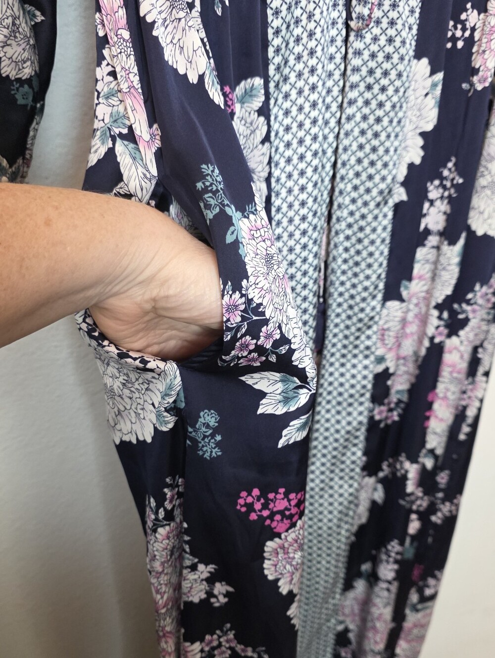 SOMA Cool Nights Long Robe In Foraged Floral Grand Blue Pockets Satin Size S/M - Picture 6 of 11